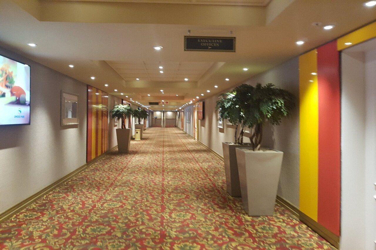 Mondior At Emperors Palace Кемптън Парк Екстериор снимка